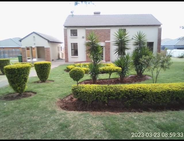 4 BEDROOM HOUSE FOR SALE IN THE ORCHARDS
